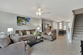 Spectacular! Townhome 9 Miles to Disney World!
